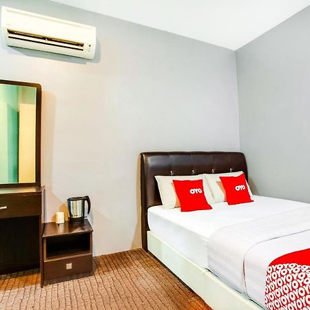 OYO 89652 P Line Hotel Johor Bahru Exterior foto