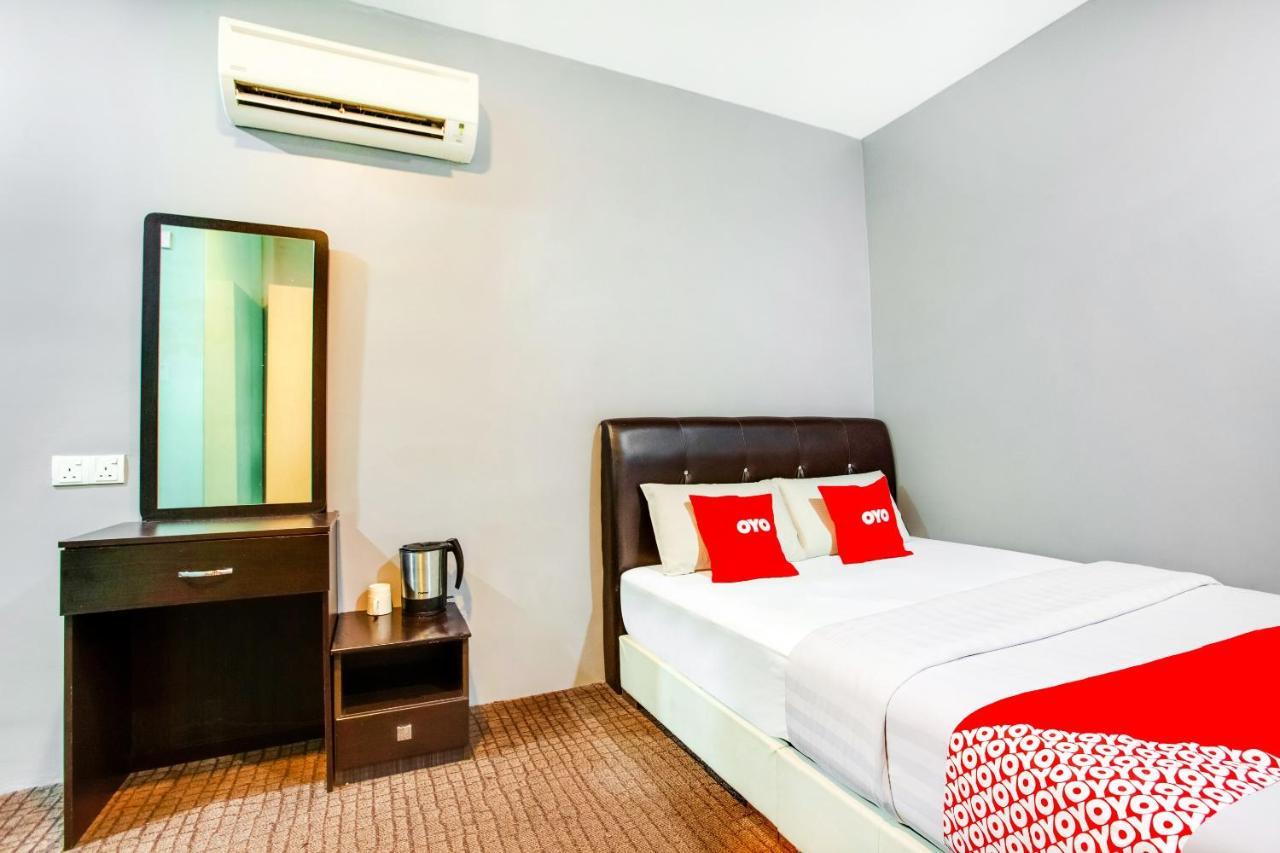 OYO 89652 P Line Hotel Johor Bahru Exterior foto