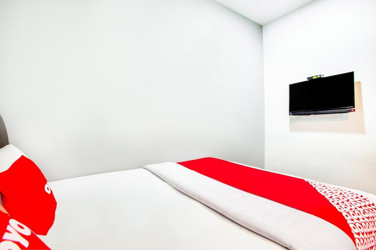 OYO 89652 P Line Hotel Johor Bahru Exterior foto