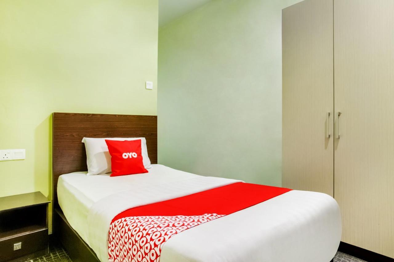 OYO 89652 P Line Hotel Johor Bahru Exterior foto