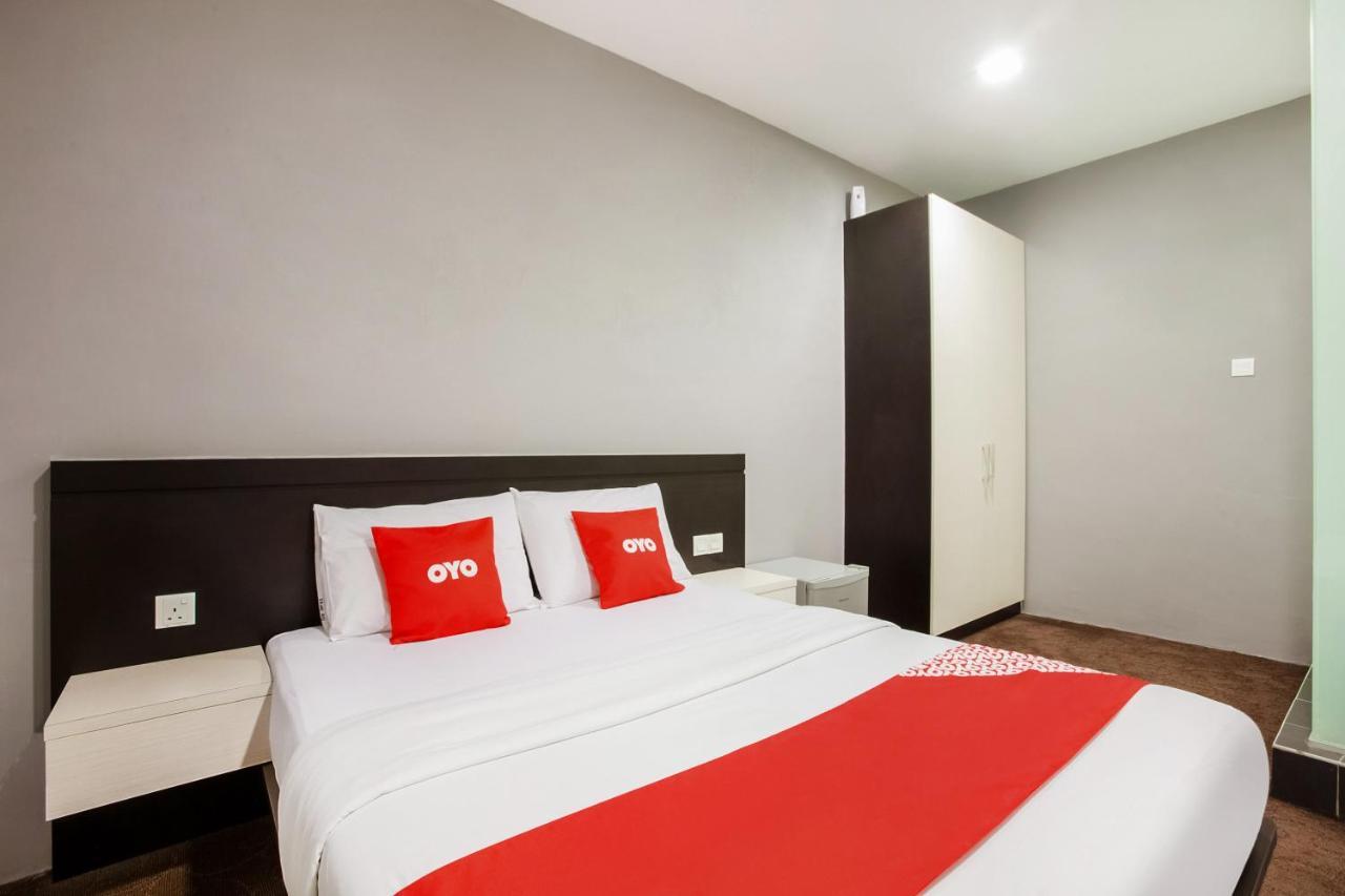 OYO 89652 P Line Hotel Johor Bahru Exterior foto