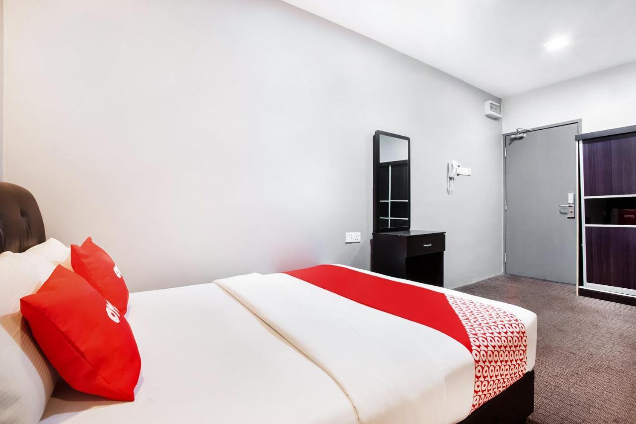 OYO 89652 P Line Hotel Johor Bahru Exterior foto