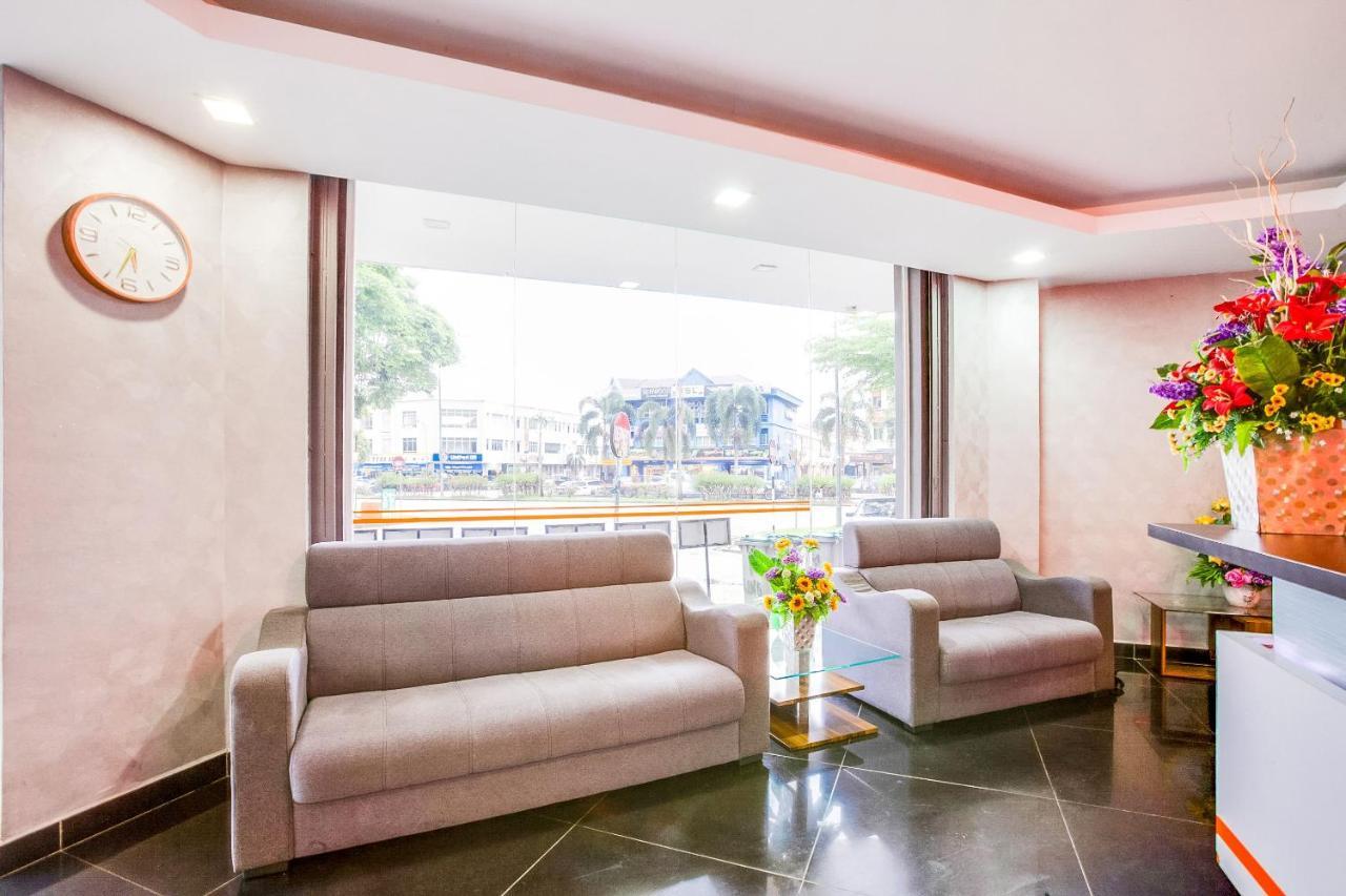 OYO 89652 P Line Hotel Johor Bahru Exterior foto