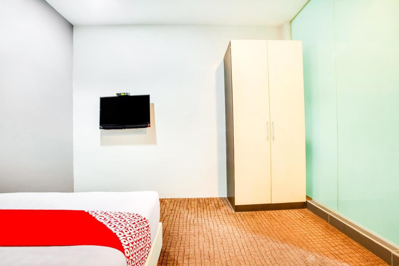 OYO 89652 P Line Hotel Johor Bahru Exterior foto