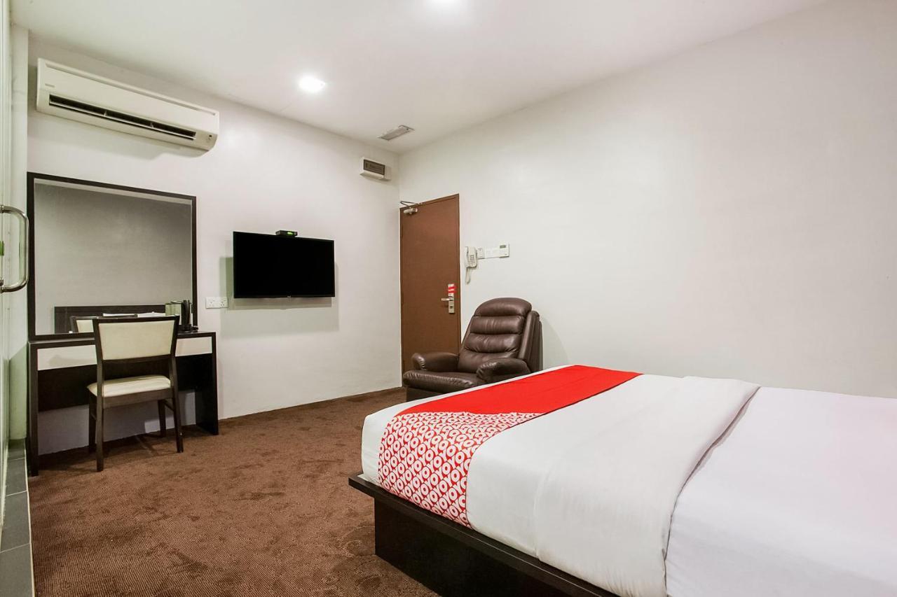 OYO 89652 P Line Hotel Johor Bahru Exterior foto