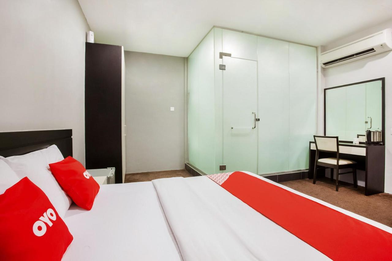 OYO 89652 P Line Hotel Johor Bahru Exterior foto
