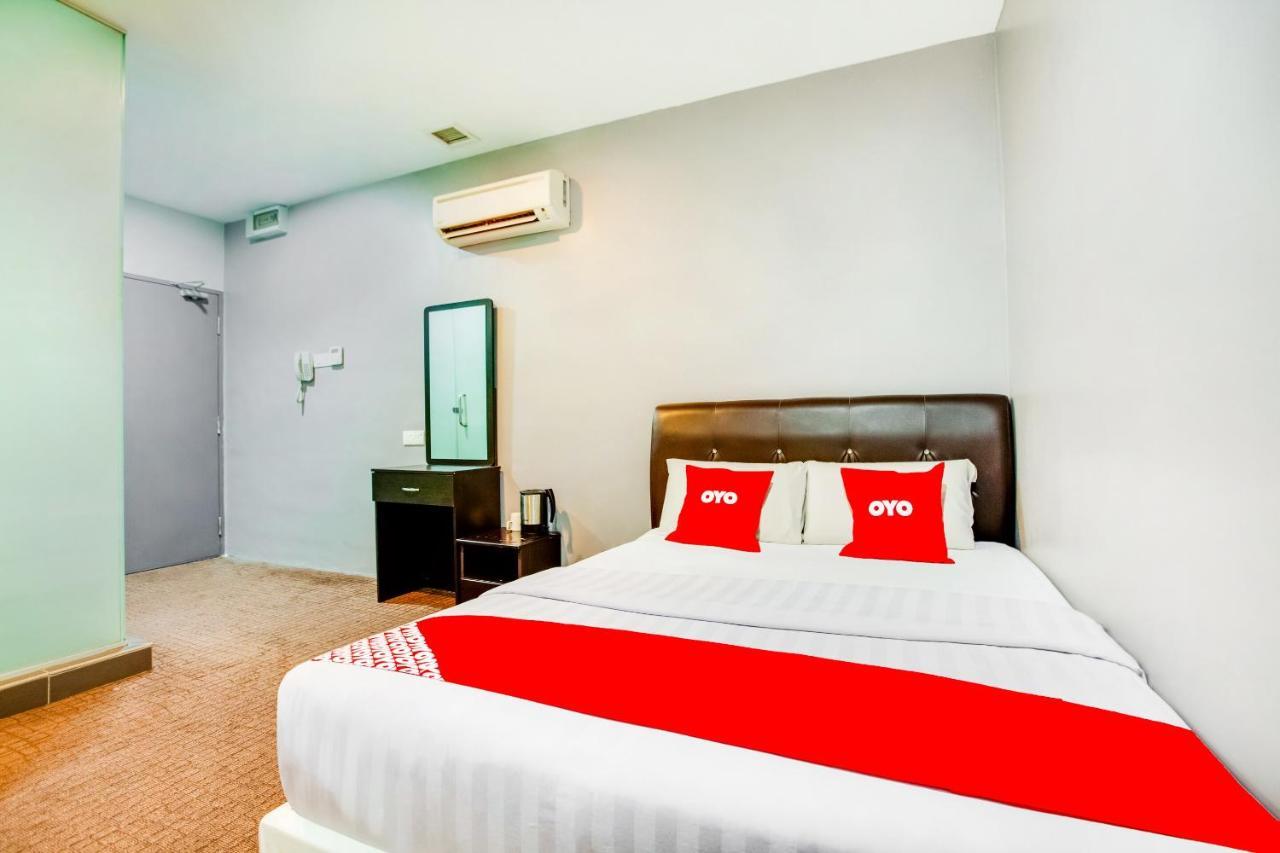 OYO 89652 P Line Hotel Johor Bahru Exterior foto