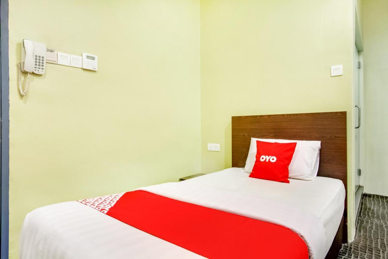OYO 89652 P Line Hotel Johor Bahru Exterior foto
