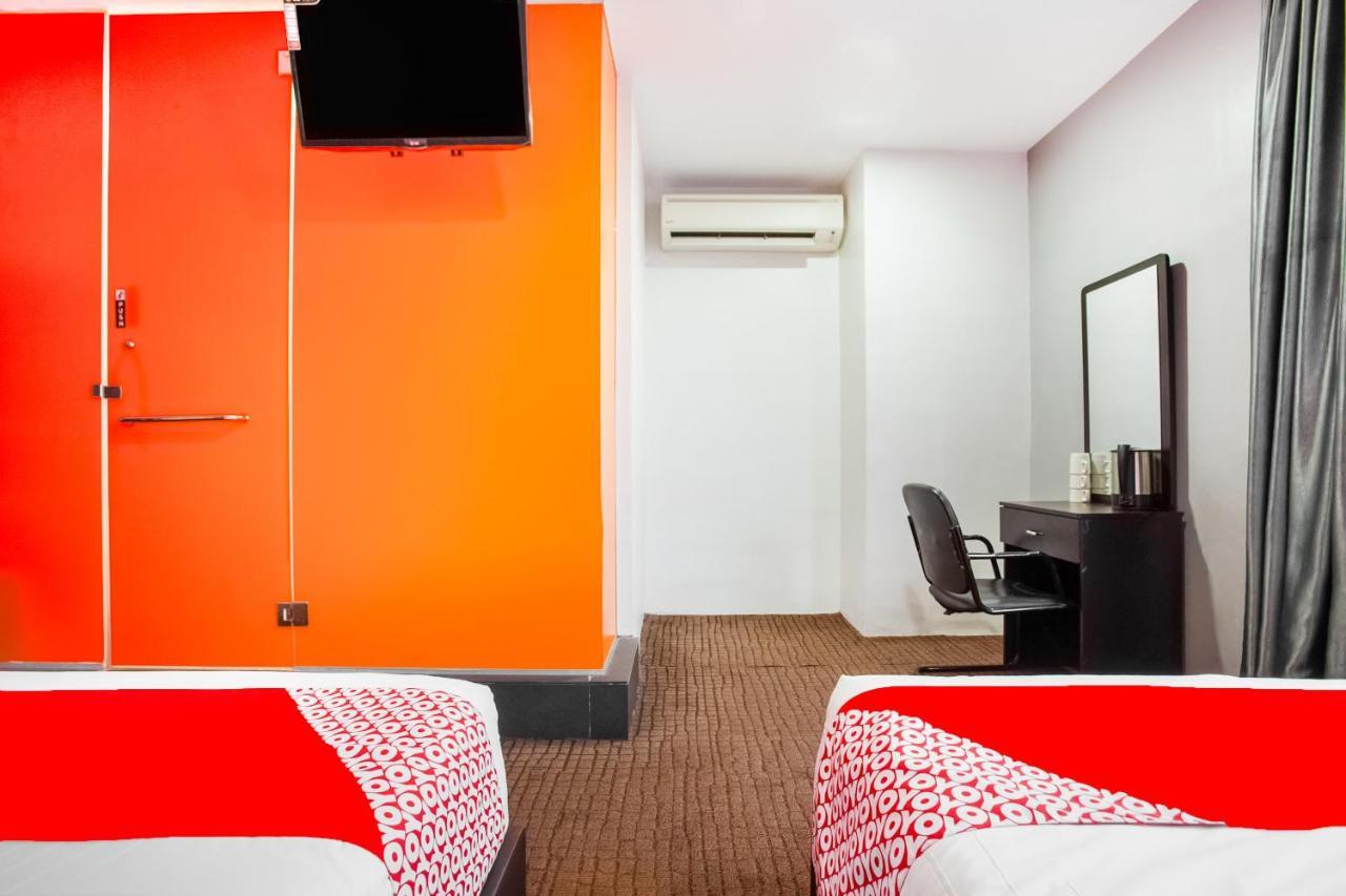 OYO 89652 P Line Hotel Johor Bahru Exterior foto
