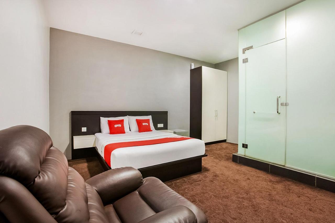 OYO 89652 P Line Hotel Johor Bahru Exterior foto