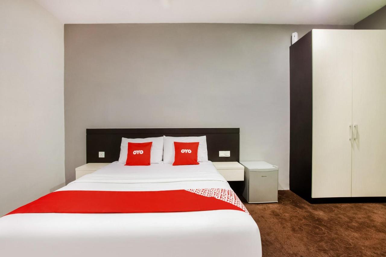 OYO 89652 P Line Hotel Johor Bahru Exterior foto