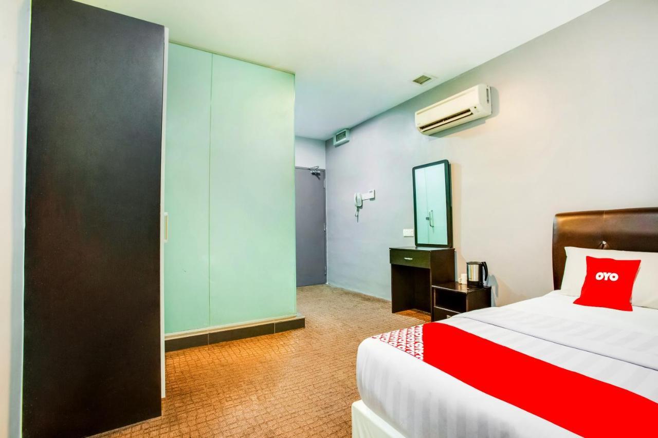 OYO 89652 P Line Hotel Johor Bahru Exterior foto