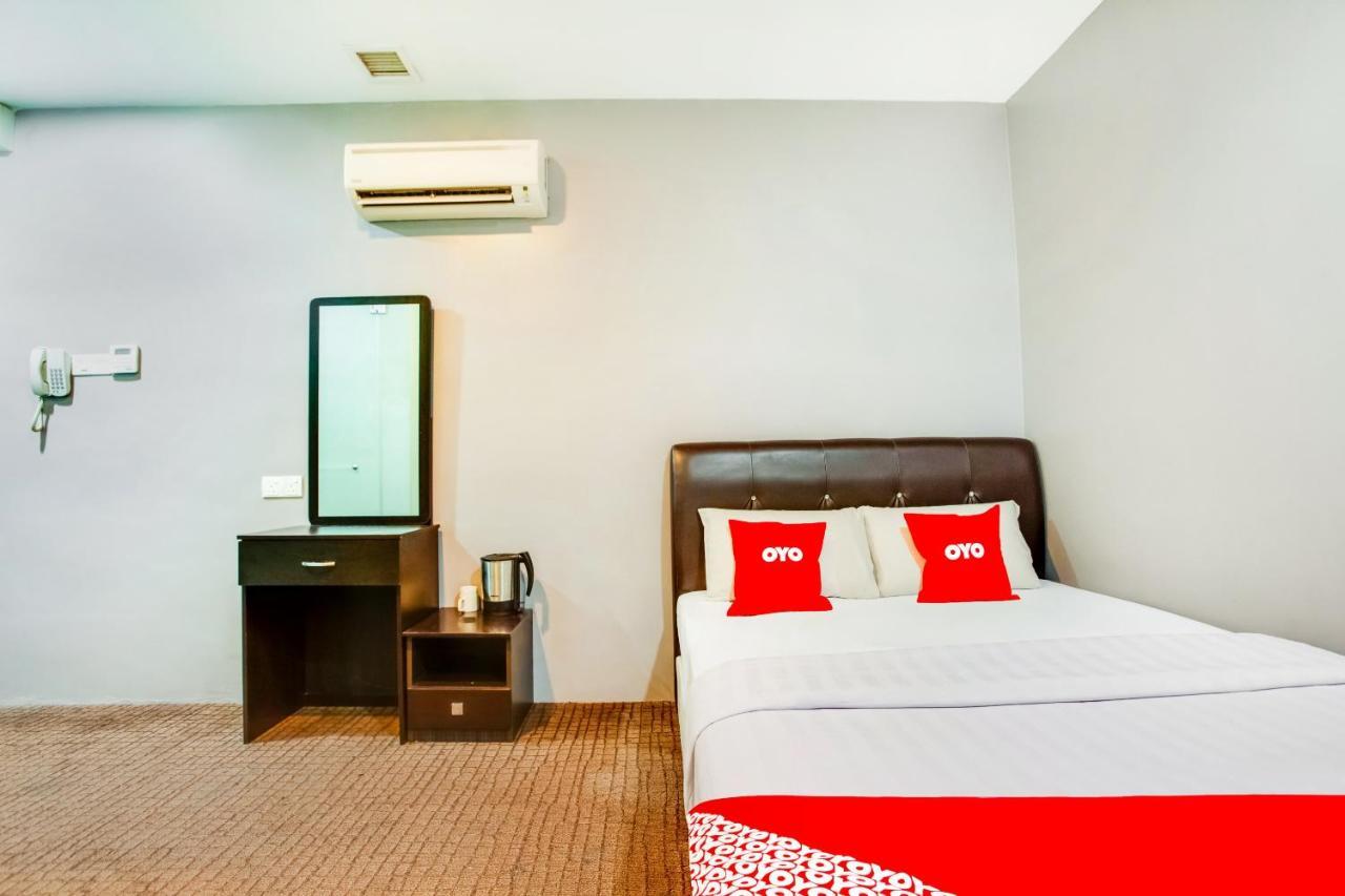 OYO 89652 P Line Hotel Johor Bahru Exterior foto