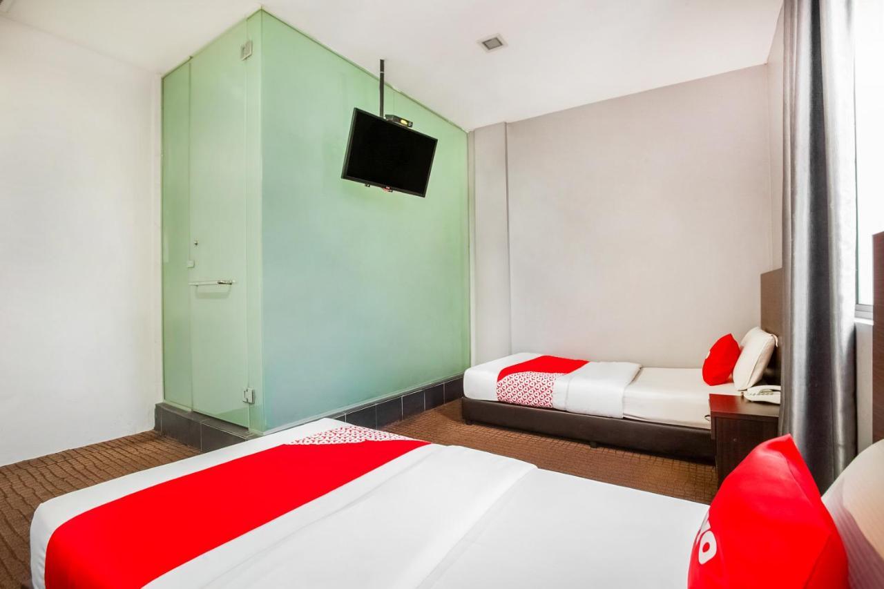 OYO 89652 P Line Hotel Johor Bahru Exterior foto