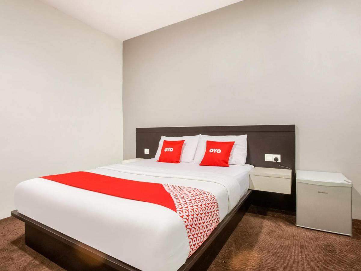 OYO 89652 P Line Hotel Johor Bahru Exterior foto