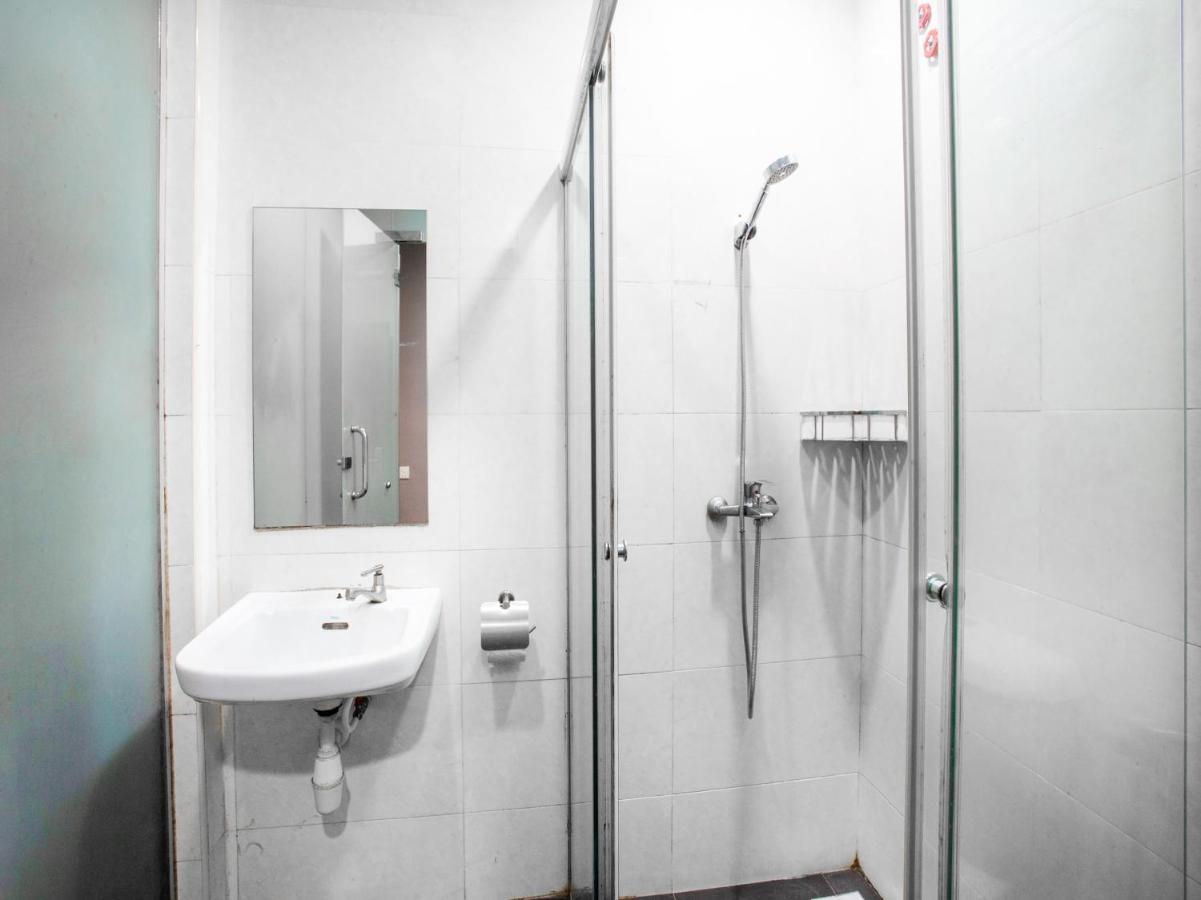 OYO 89652 P Line Hotel Johor Bahru Exterior foto