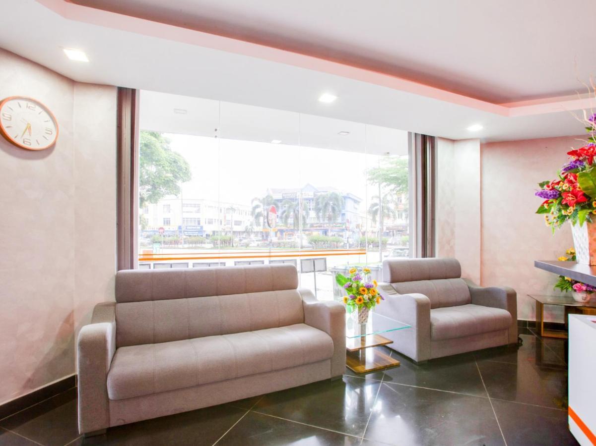 OYO 89652 P Line Hotel Johor Bahru Exterior foto