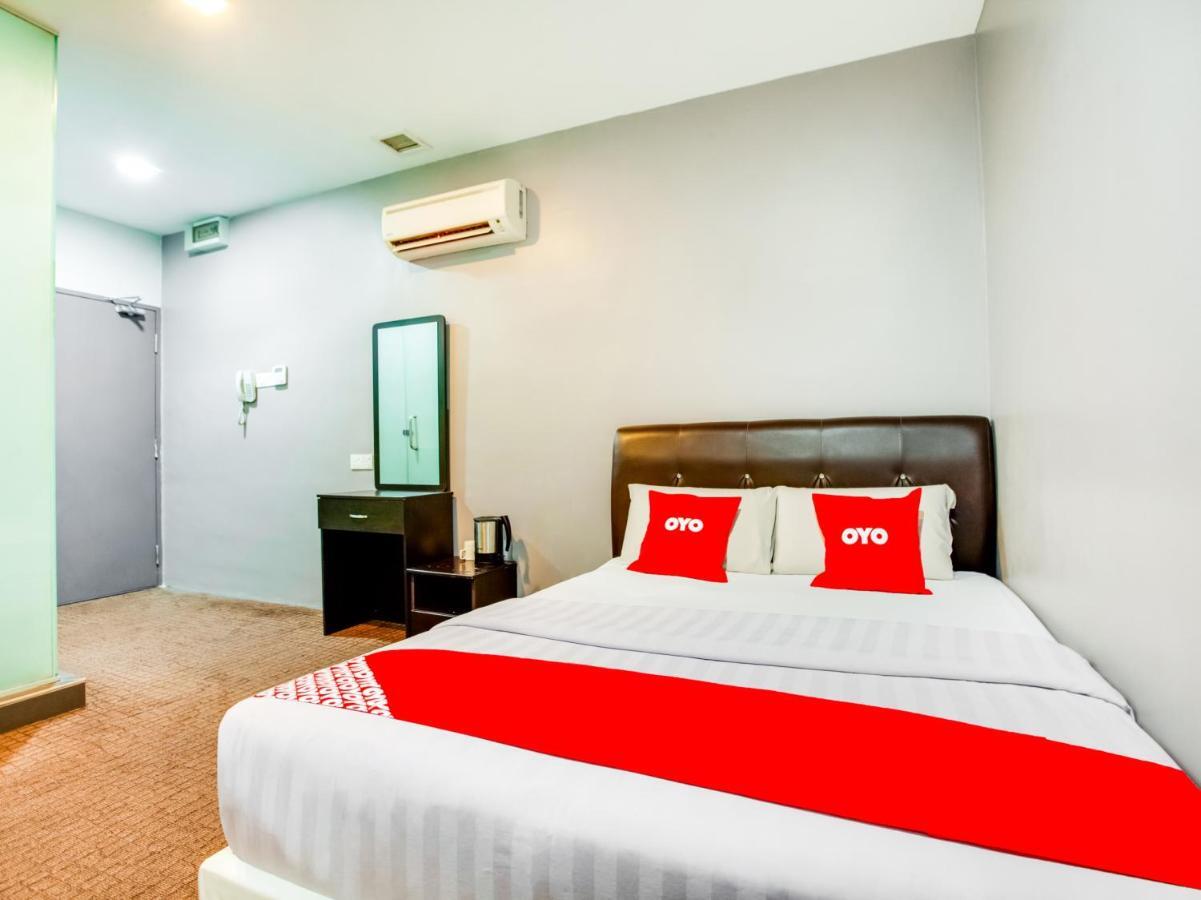 OYO 89652 P Line Hotel Johor Bahru Exterior foto
